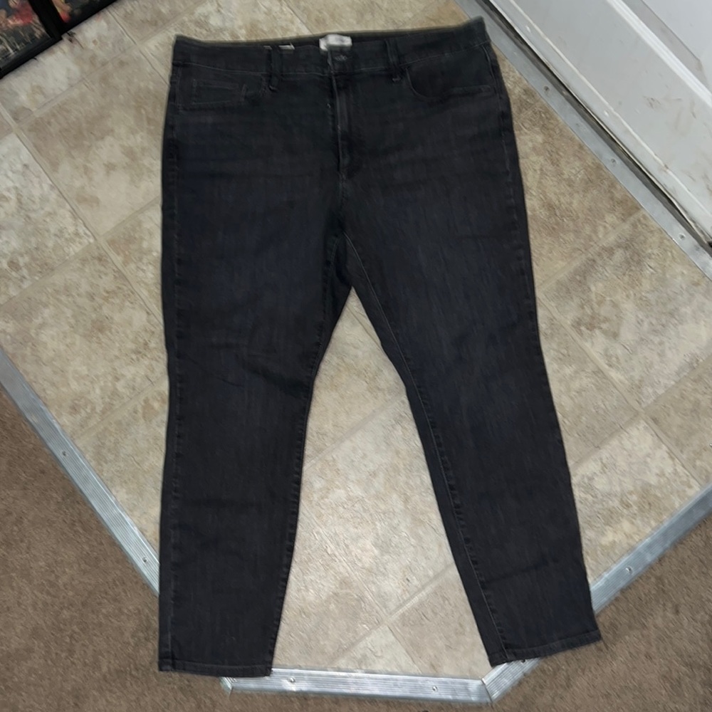 Size 18 womens black jeans. Good condition use high rise skinny